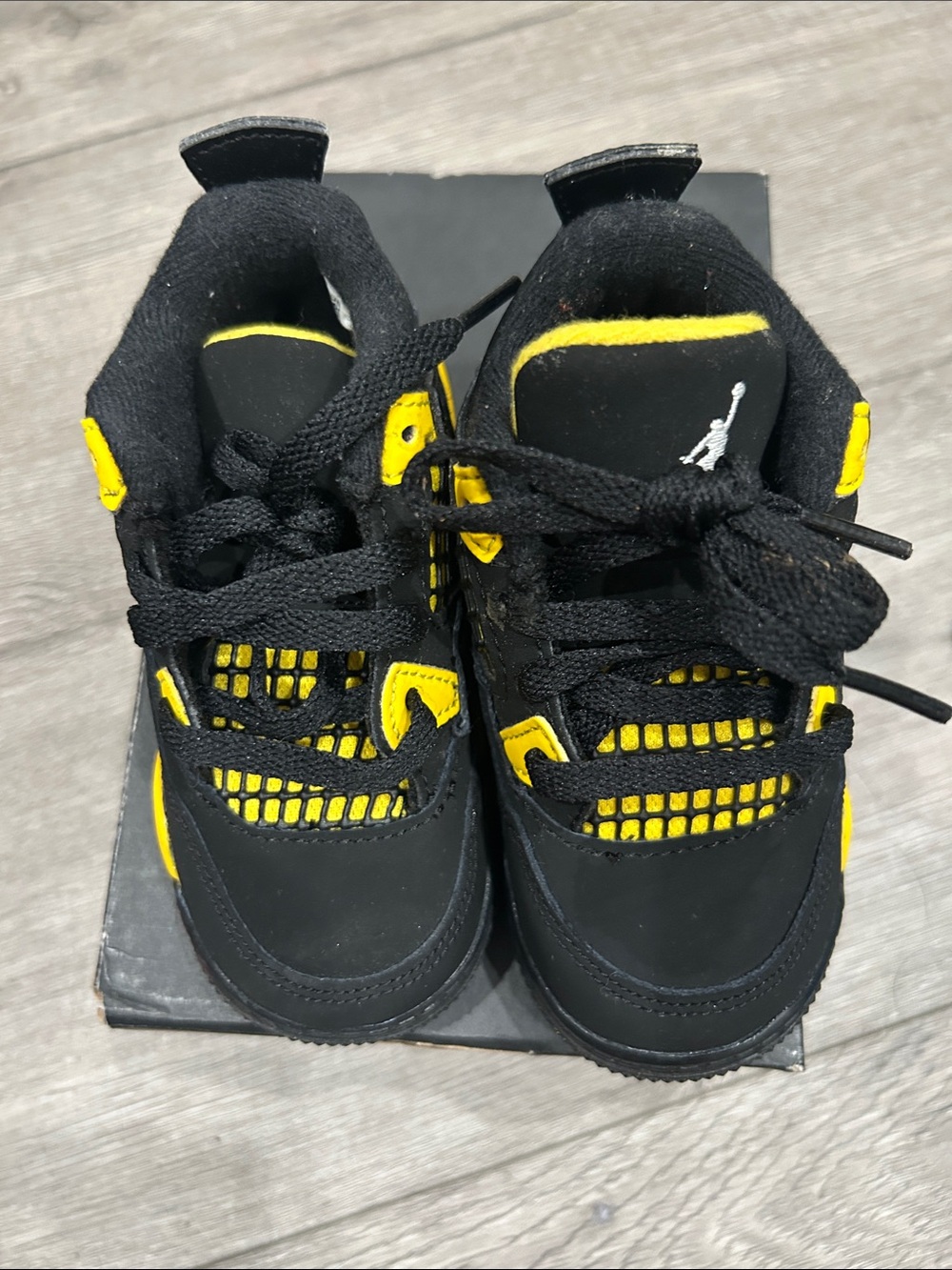 Jordan Kids' Black and Yellow Retro Jordan 4 Retro toddler 6c Sneakers